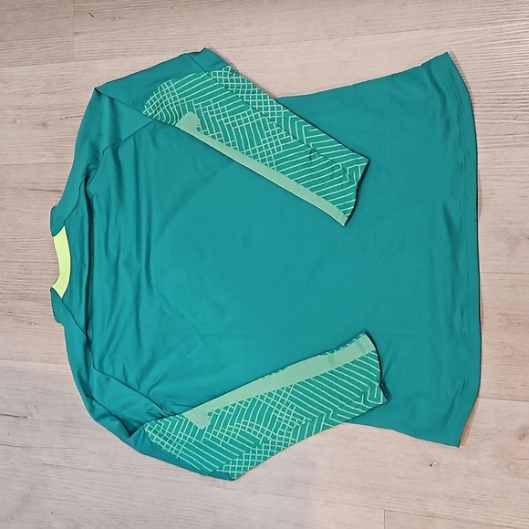 Nike Women's Strike Longsleeve Dri-Fit XL Slim Fit Top Brand New With Tags - Picture 6 of 6